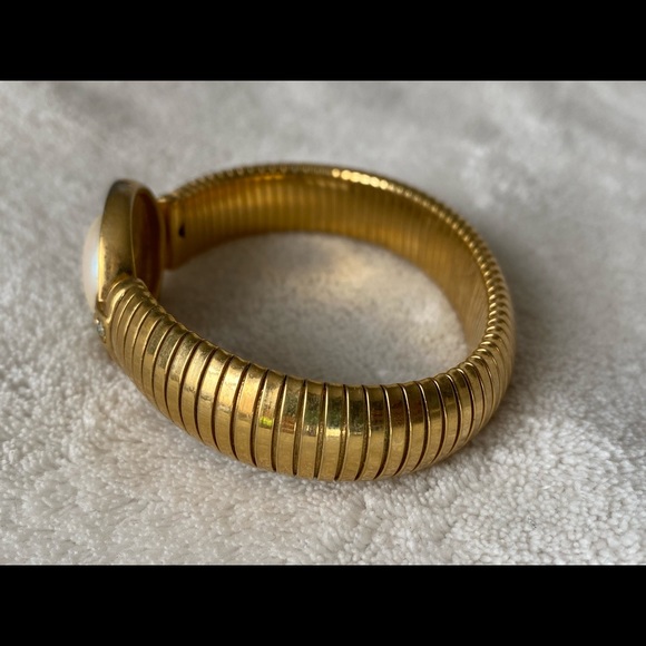 Vintage Monet Gold & Faux Pearl Stretch Bracelet - Picture 3 of 6